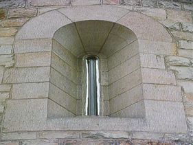ROMÁNSKÁ ROTUNDA ŘÍP, tavená plastika
