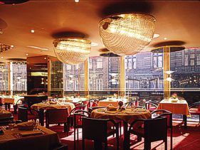 PRAHA RESTAURACE MOSKVA, osvětlovací těleso